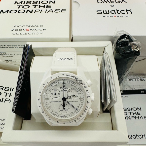 NIB OMEGA X Swatch Snoopy Mission to the Moonphase White - Picture 6 of 16